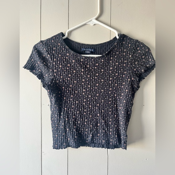 American Eagle Outfitters Tops - American Eagle Outfitters Black Ribbed Short Sleeve Floral Top Size Small